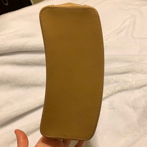 Cartier Vintage Camel leather Trinity Handbag. Epic piece with a unique handle. - Picture 4 of 12